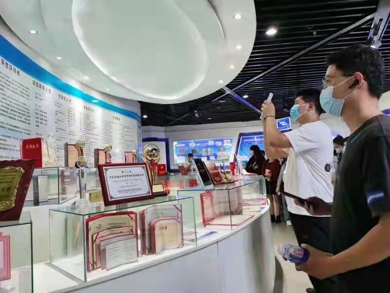 衡水市人社局開(kāi)展高校畢業(yè)生就業(yè)創(chuàng)業(yè)服務(wù)專(zhuān)項(xiàng)活動(dòng)(圖1) 衡水市人社局開(kāi)展高校畢業(yè)生就業(yè)創(chuàng)業(yè)服務(wù)專(zhuān)項(xiàng)活動(dòng)(圖1)